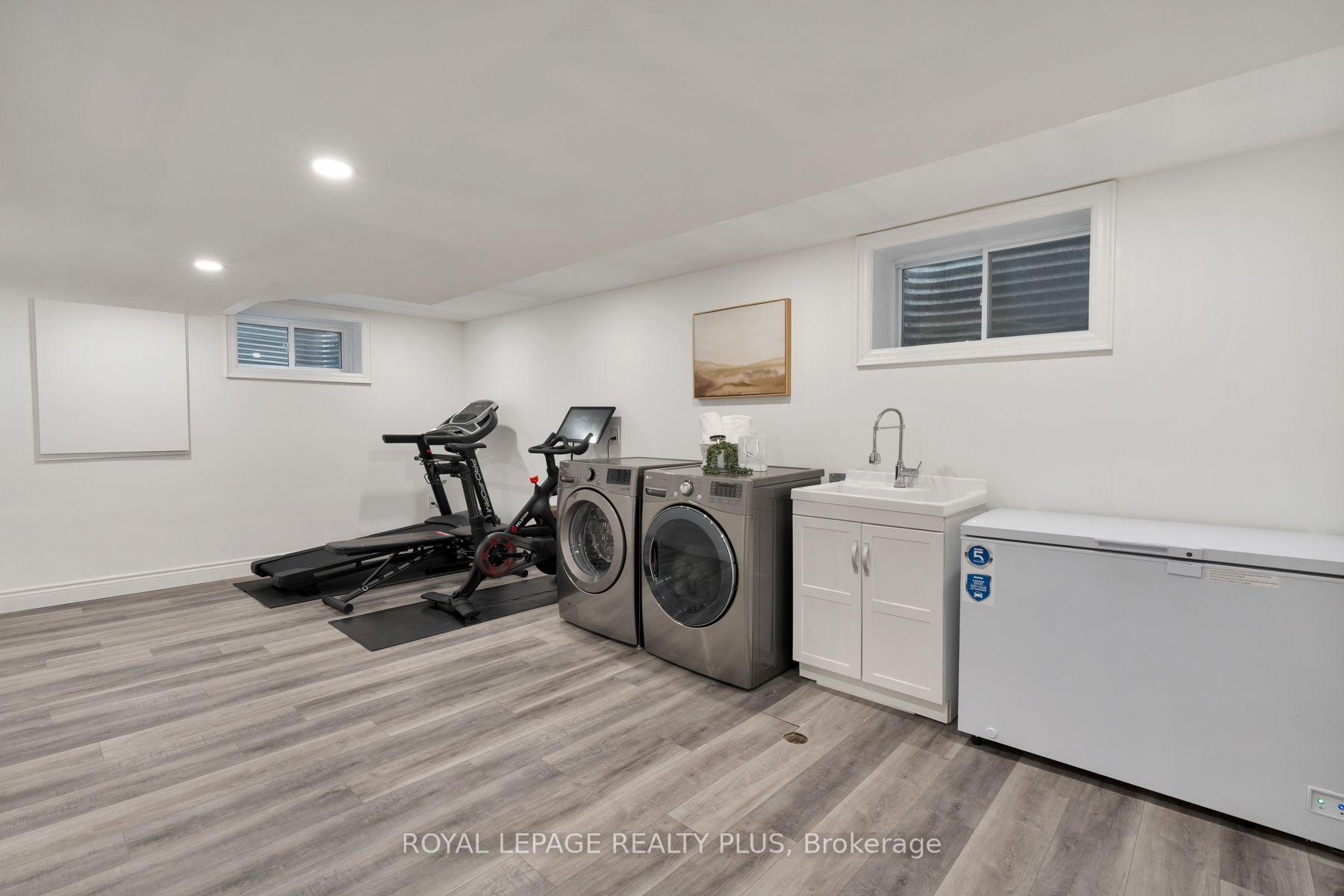Photo 40 of 20 San Marino Crescent, Hamilton, Mountview — HOMEH