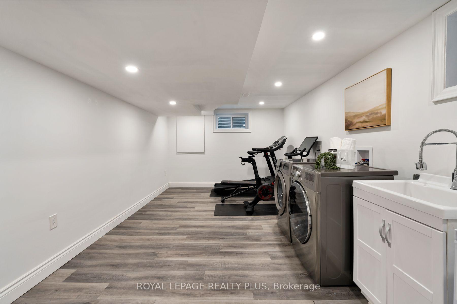 Photo 41 of 20 San Marino Crescent, Hamilton, Mountview — HOMEH