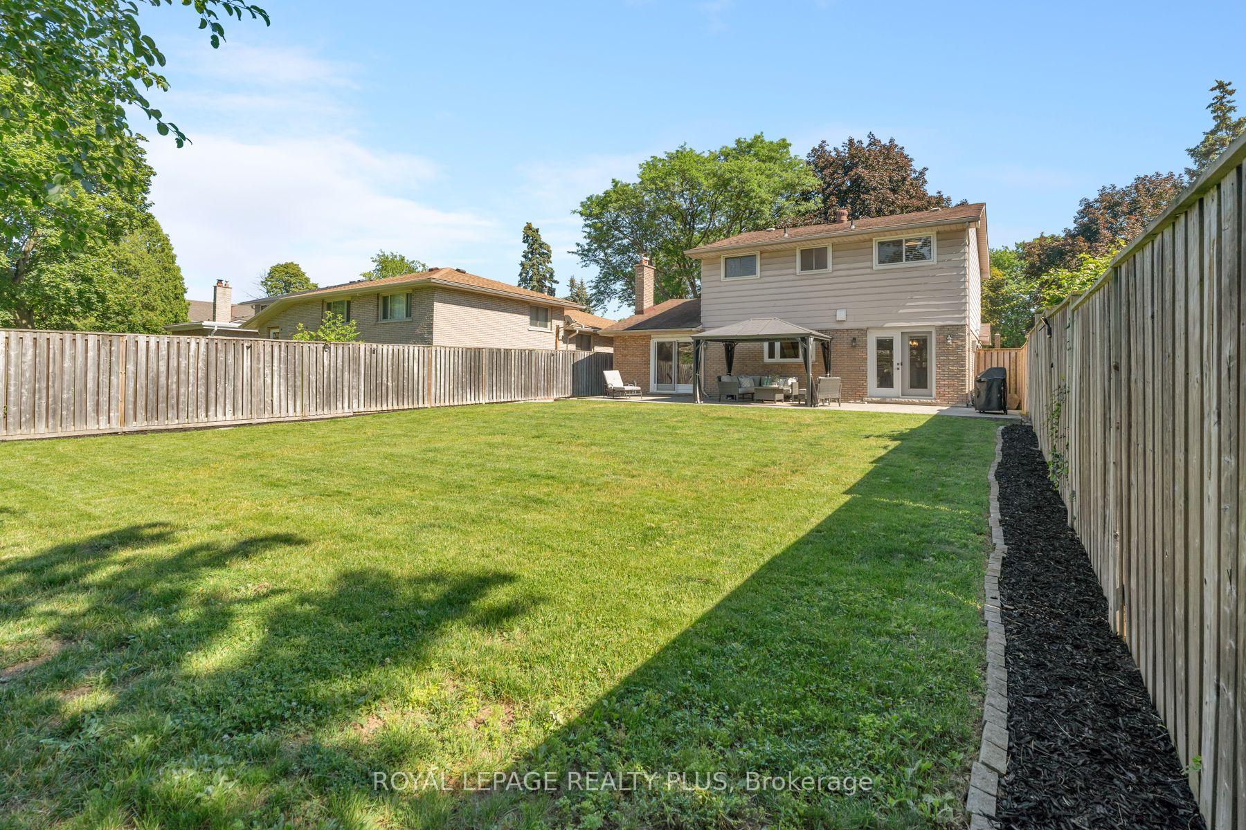 Photo 43 of 20 San Marino Crescent, Hamilton, Mountview — HOMEH