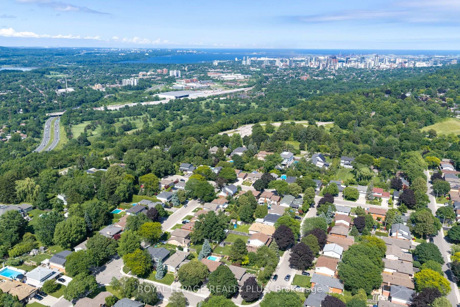 Photo 49 of 20 San Marino Crescent, Hamilton, Mountview — HOMEH