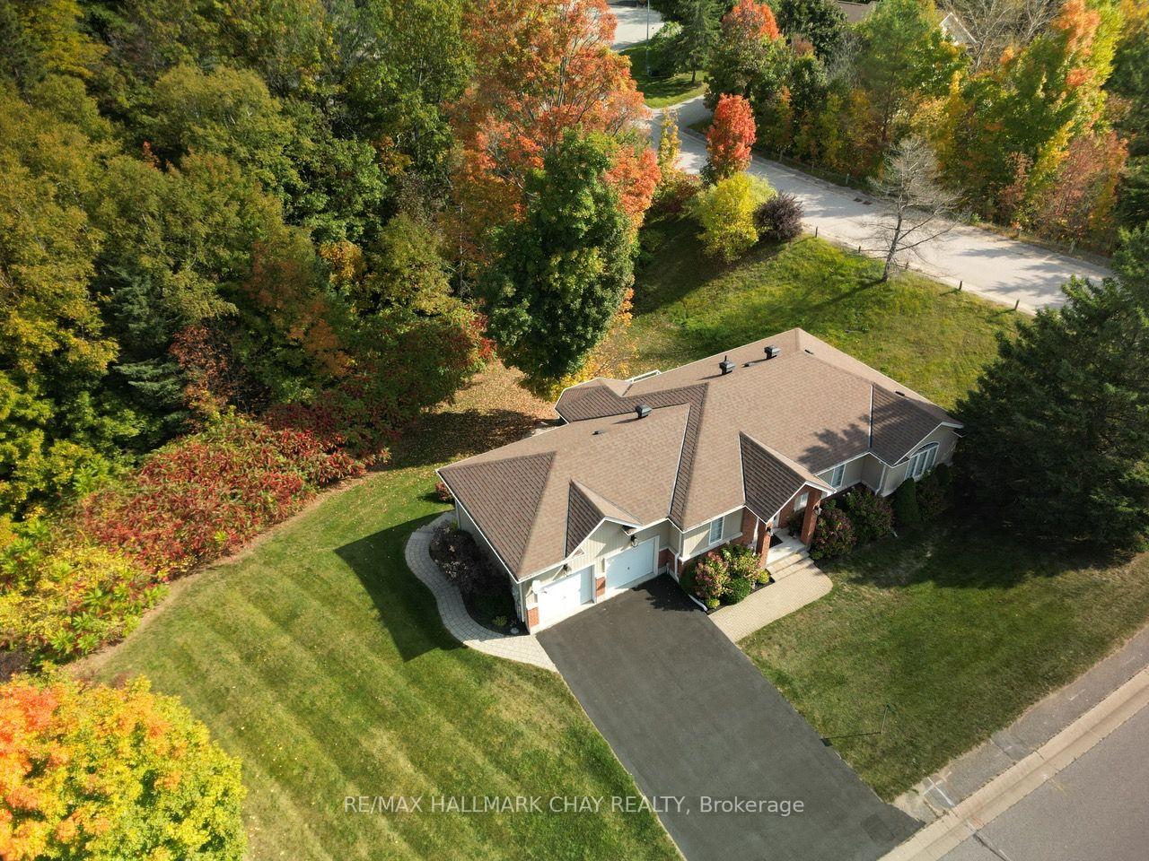 Photo 2 of 32 Valleycrest Drive, Oro-Medonte, Horseshoe Valley — HOMEH