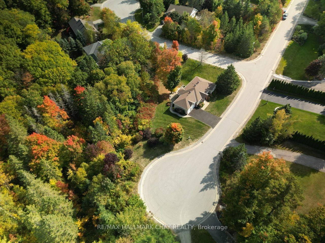 Photo 3 of 32 Valleycrest Drive, Oro-Medonte, Horseshoe Valley — HOMEH