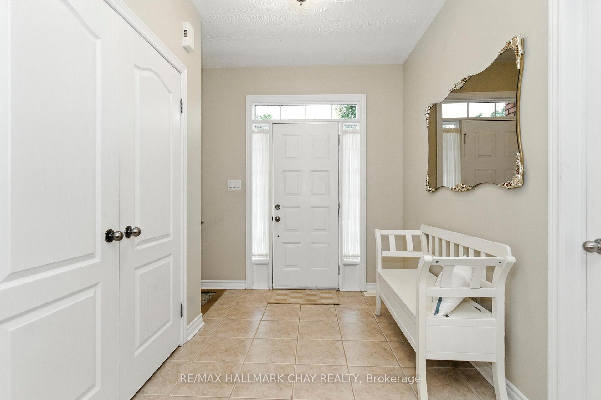 Photo 5 of 32 Valleycrest Drive, Oro-Medonte, Horseshoe Valley — HOMEH