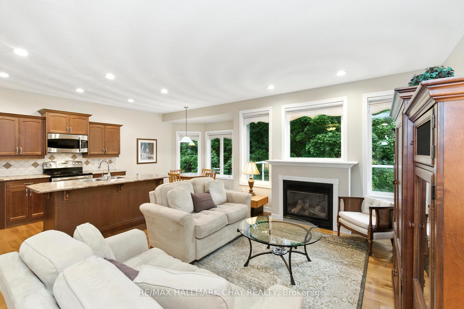 Photo 6 of 32 Valleycrest Drive, Oro-Medonte, Horseshoe Valley — HOMEH