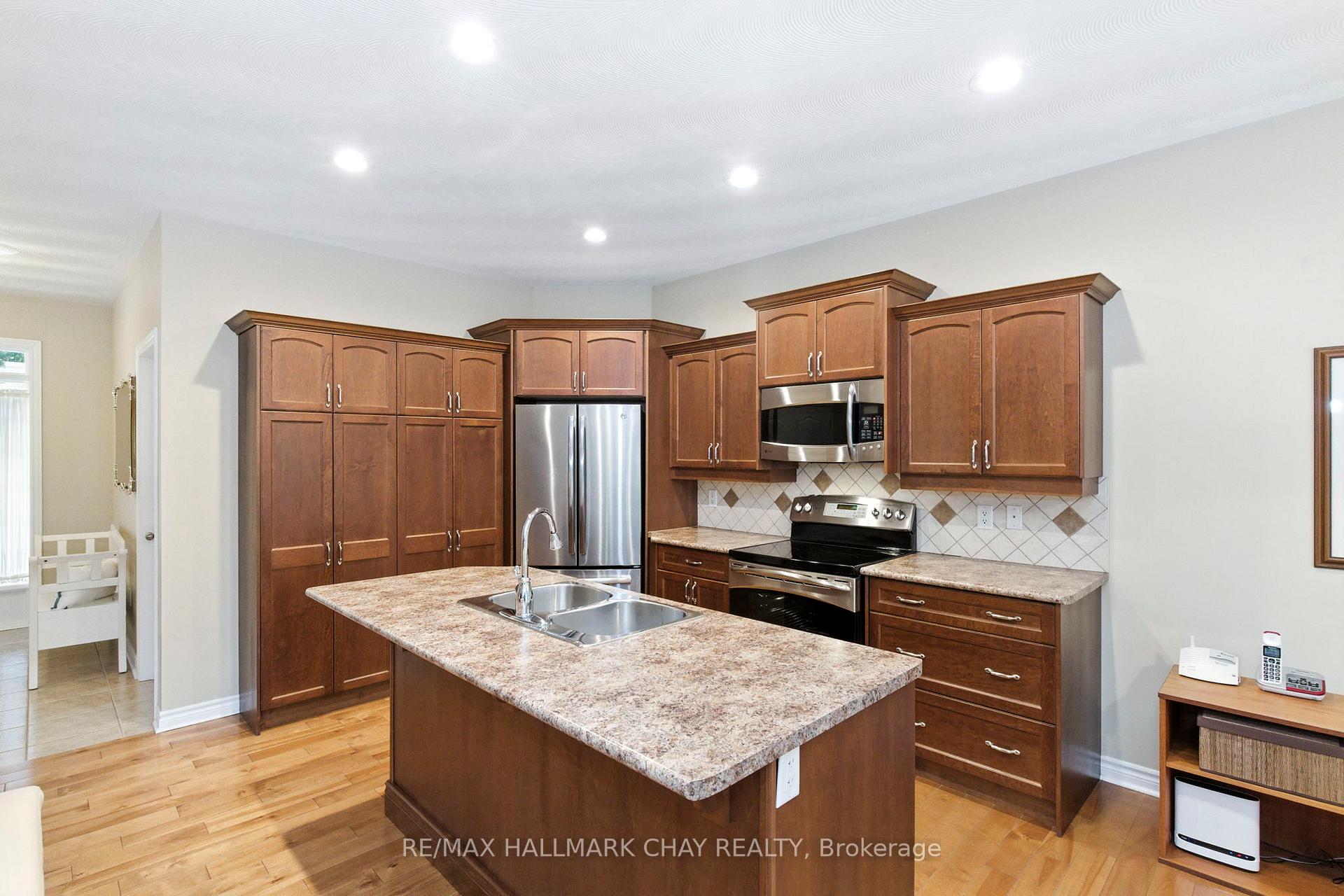 Photo 7 of 32 Valleycrest Drive, Oro-Medonte, Horseshoe Valley — HOMEH