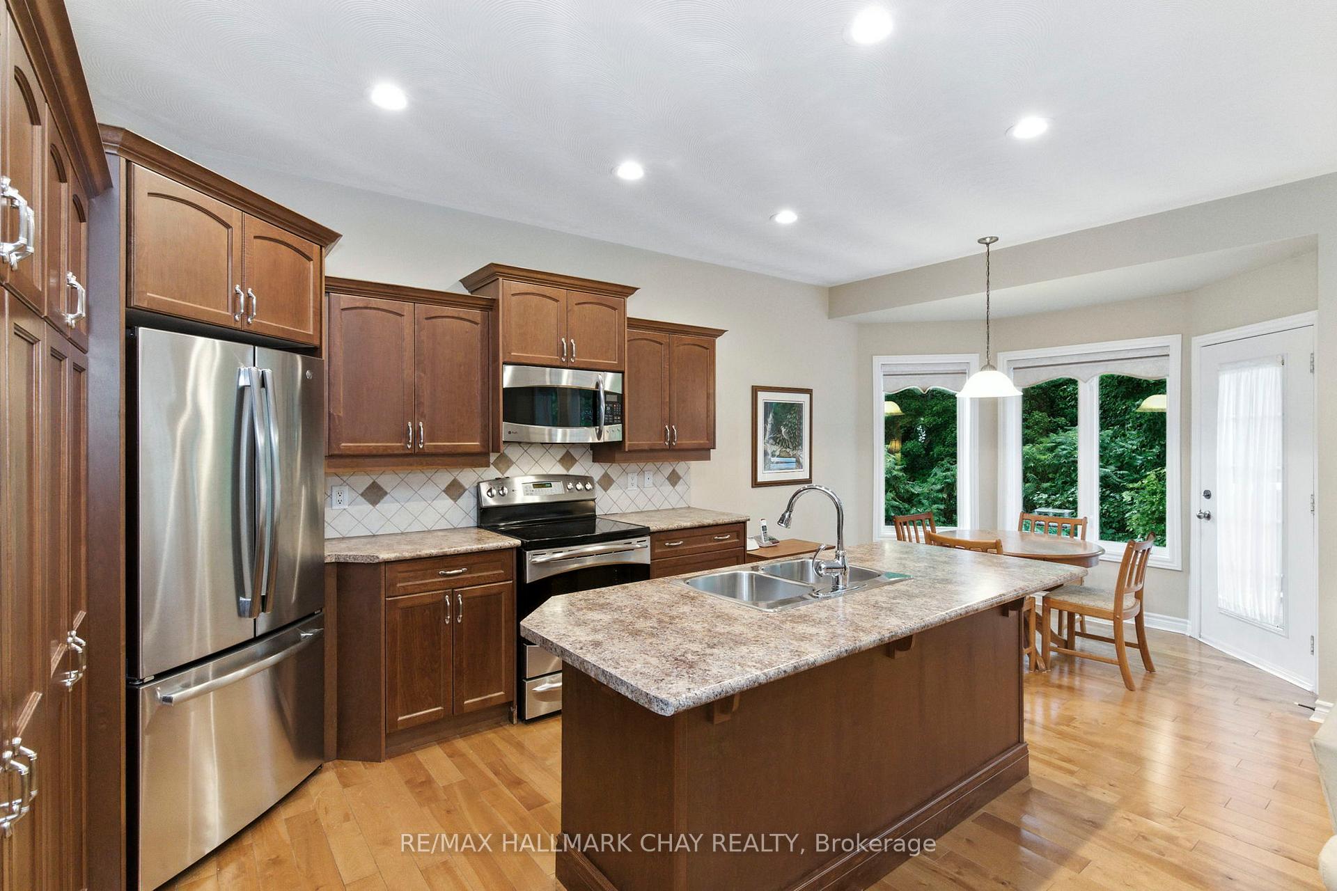 Photo 14 of 32 Valleycrest Drive, Oro-Medonte, Horseshoe Valley — HOMEH