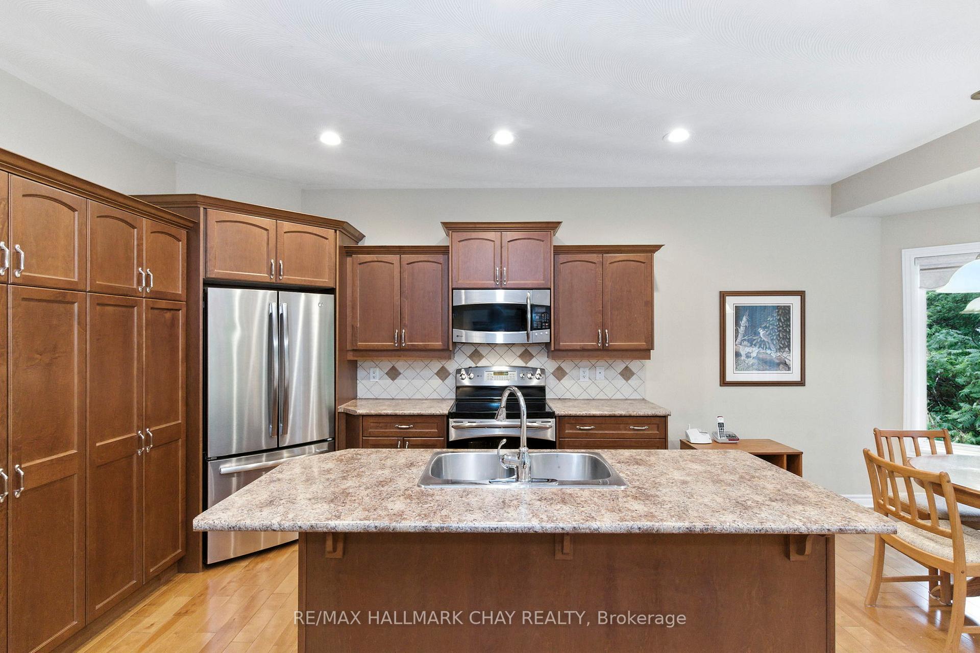 Photo 15 of 32 Valleycrest Drive, Oro-Medonte, Horseshoe Valley — HOMEH