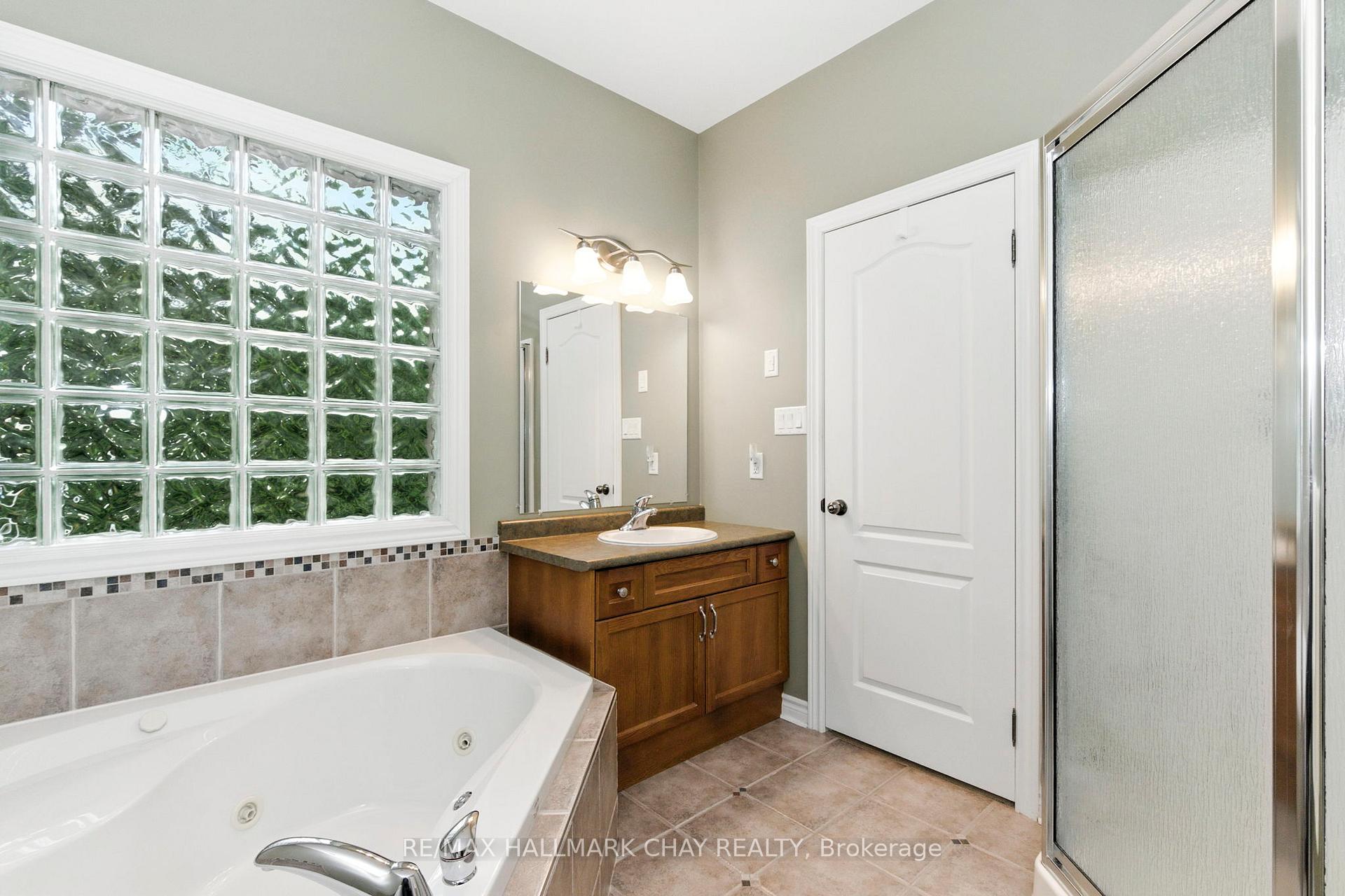 Photo 29 of 32 Valleycrest Drive, Oro-Medonte, Horseshoe Valley — HOMEH