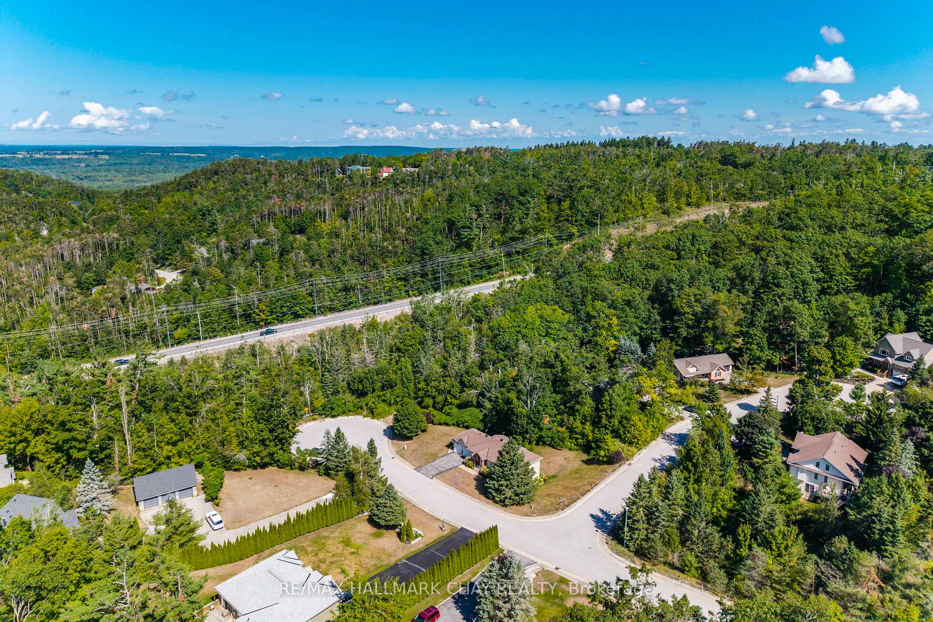 Photo 43 of 32 Valleycrest Drive, Oro-Medonte, Horseshoe Valley — HOMEH