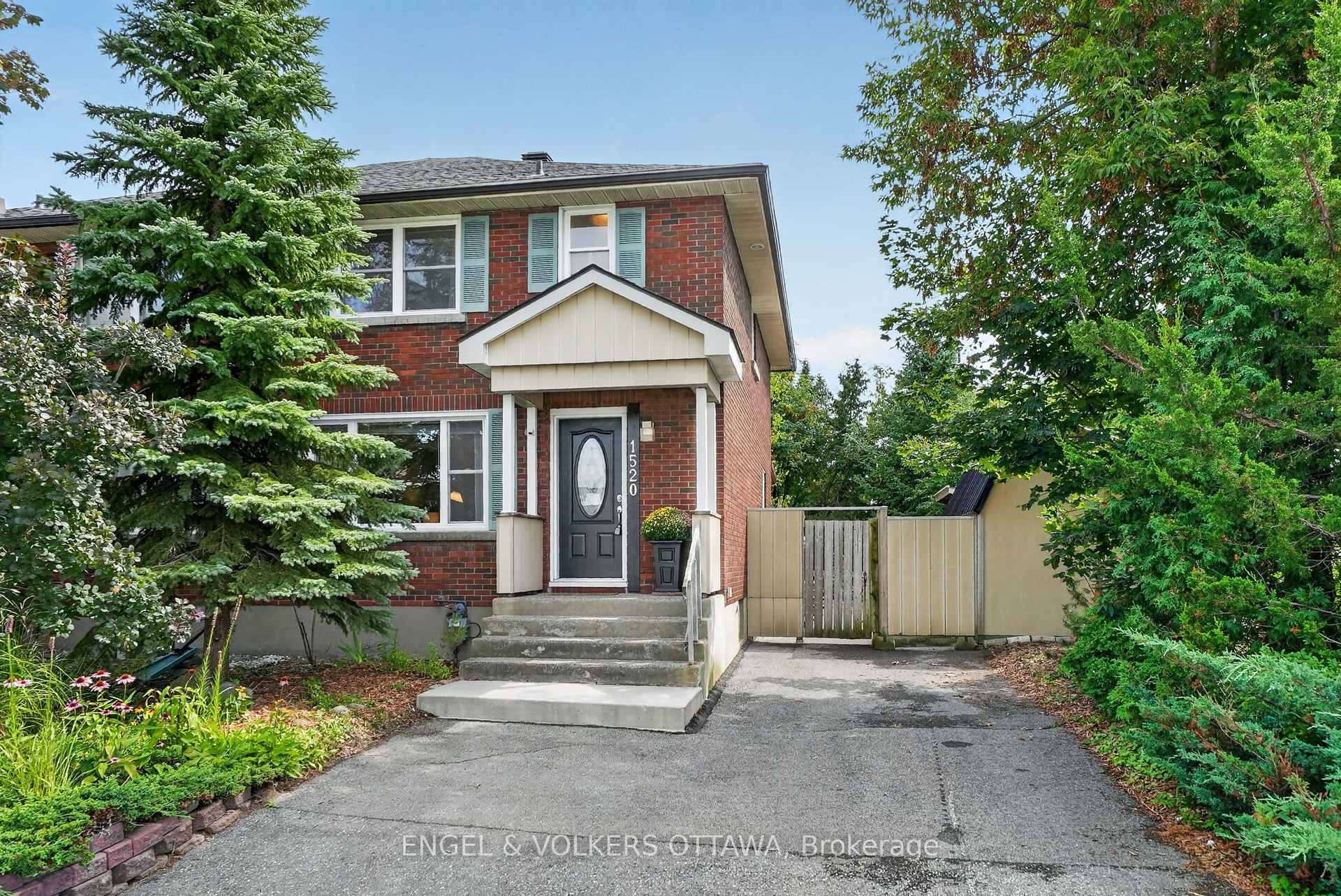 Front of 1520 Laperriere Avenue