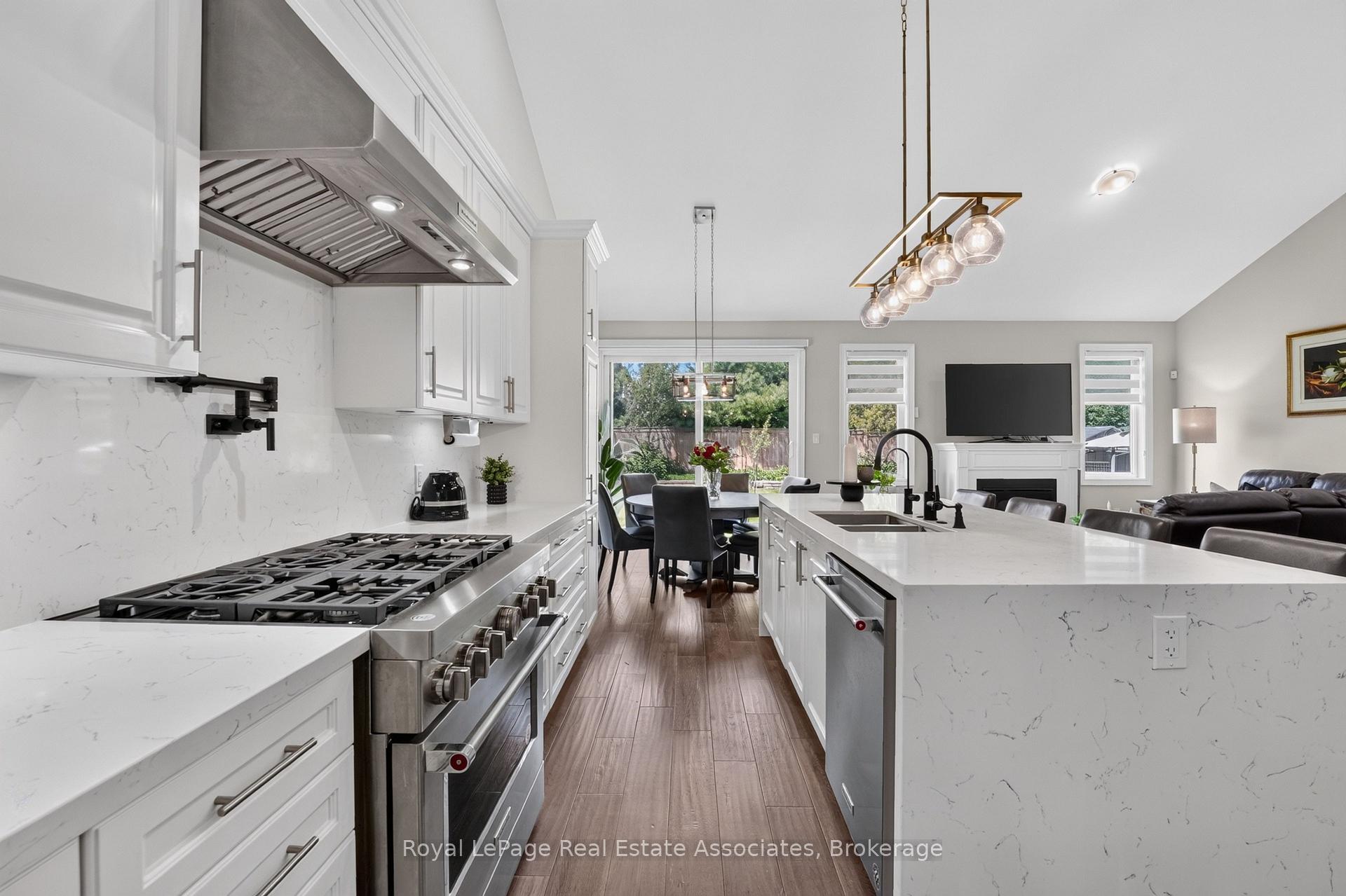 Photo 11 of 48 Harpin Way E, Centre Wellington, Fergus — HOMEH