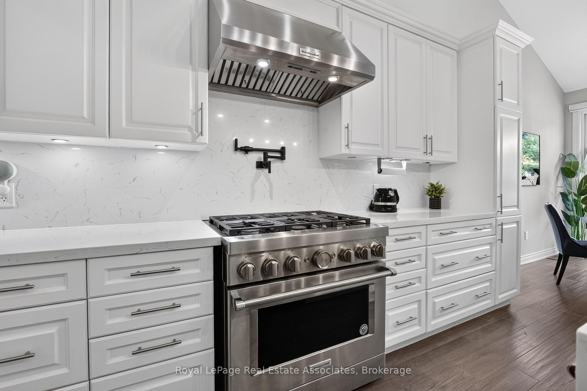 Photo 12 of 48 Harpin Way E, Centre Wellington, Fergus — HOMEH
