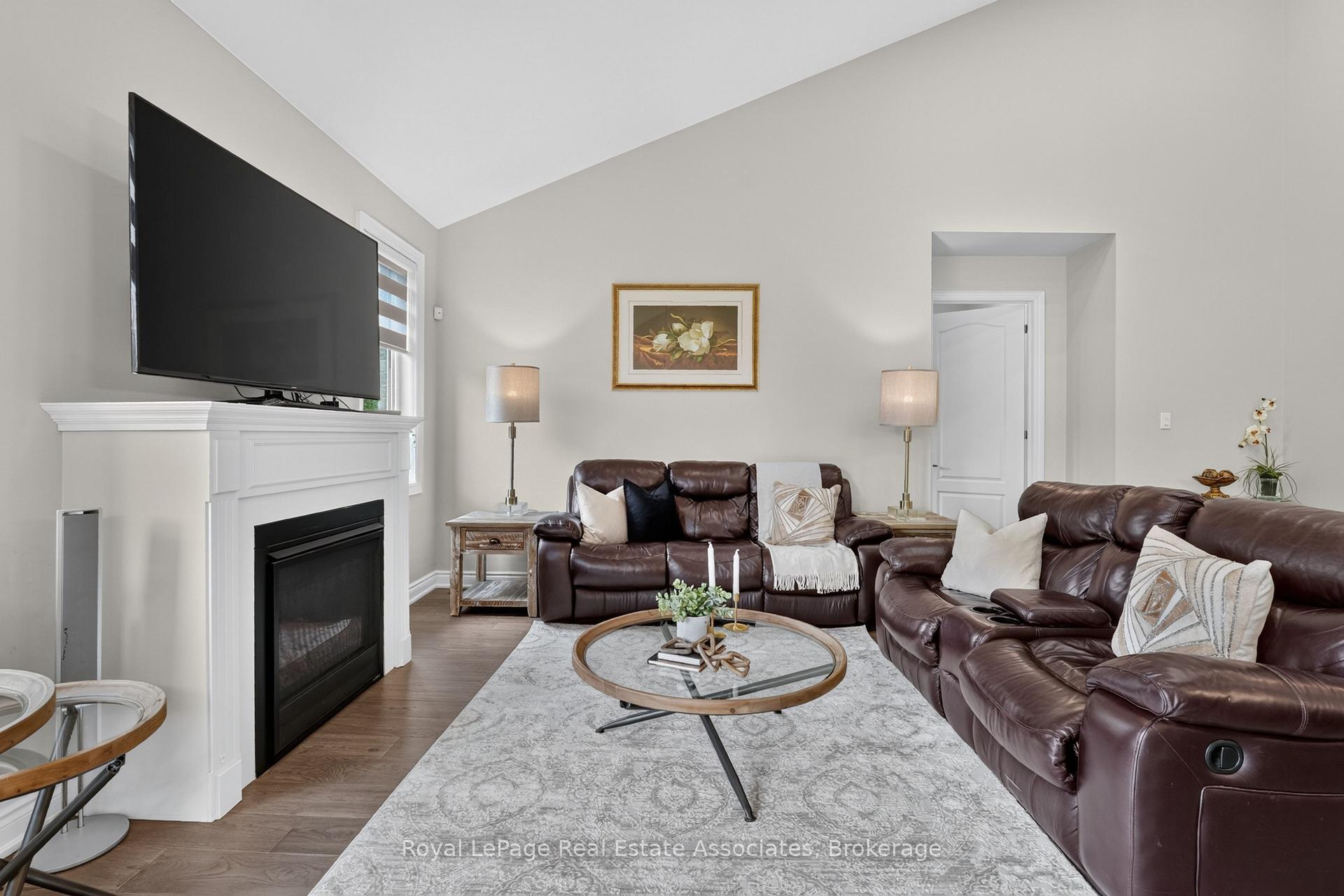 Photo 16 of 48 Harpin Way E, Centre Wellington, Fergus — HOMEH