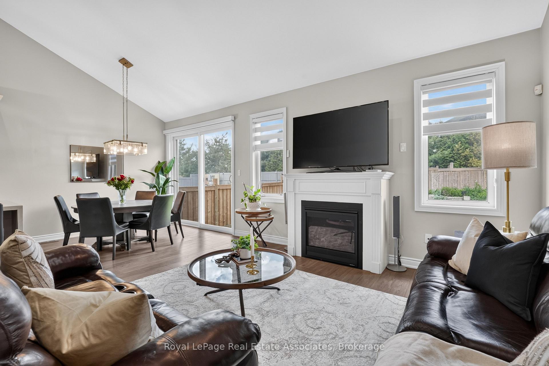 Photo 17 of 48 Harpin Way E, Centre Wellington, Fergus — HOMEH