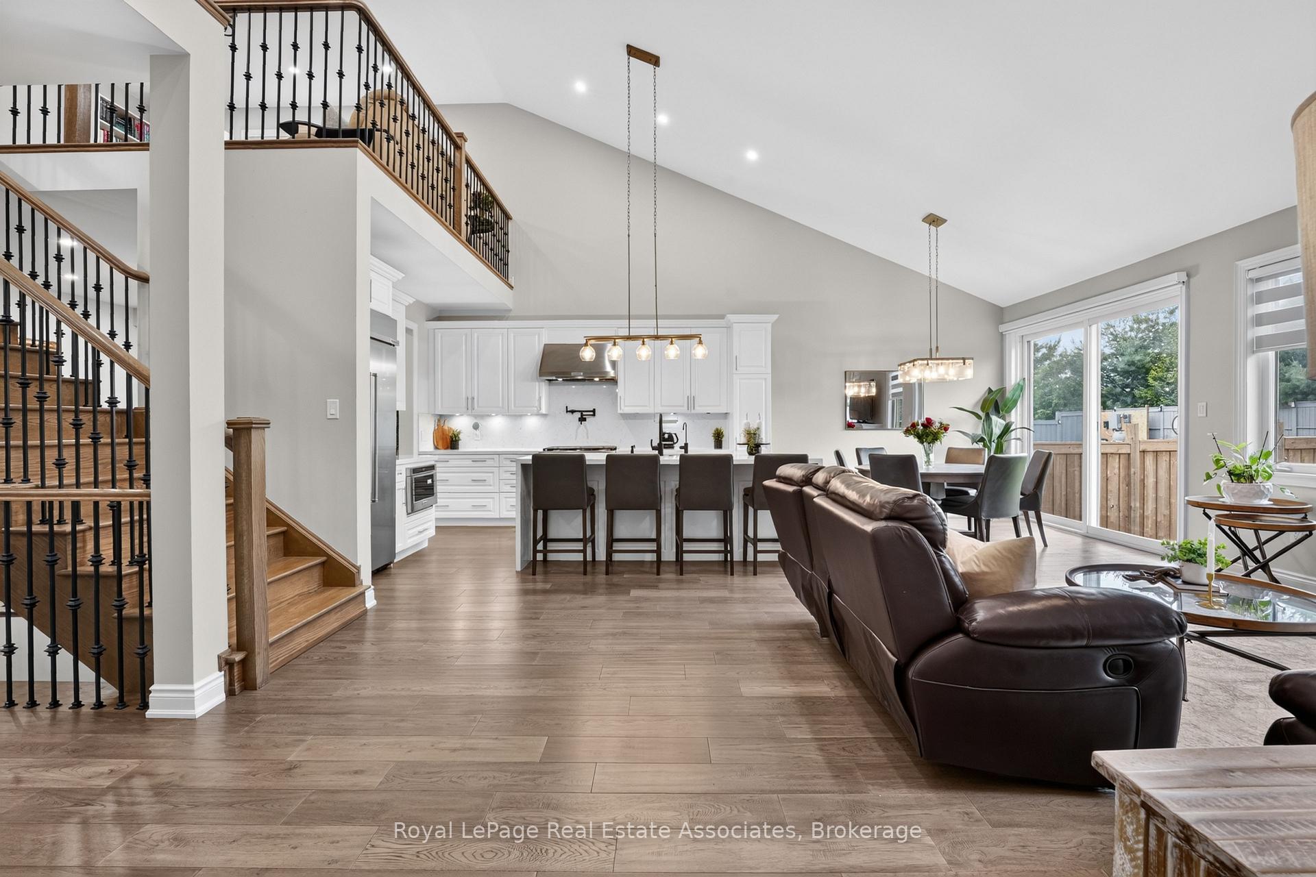 Photo 18 of 48 Harpin Way E, Centre Wellington, Fergus — HOMEH