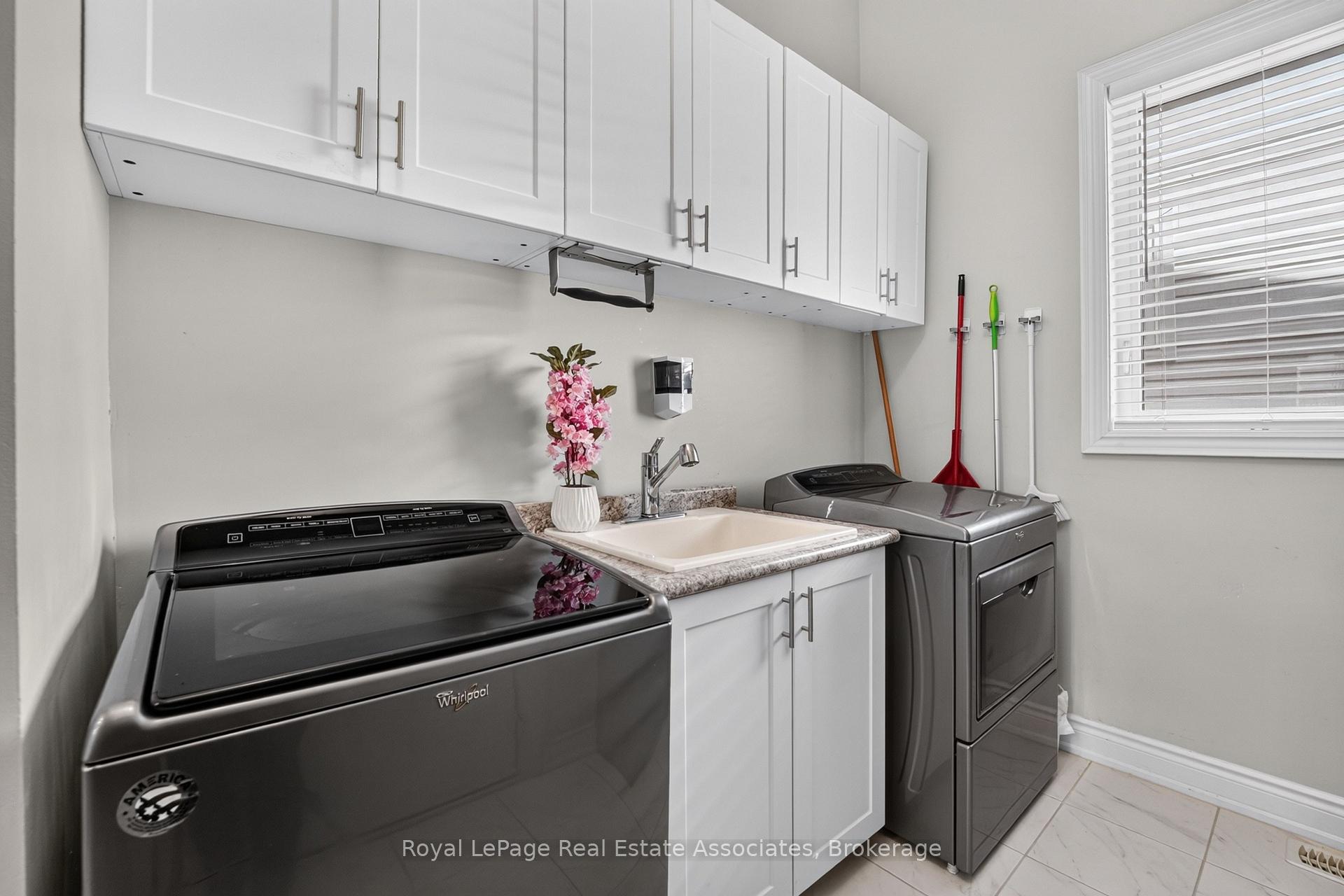 Photo 23 of 48 Harpin Way E, Centre Wellington, Fergus — HOMEH