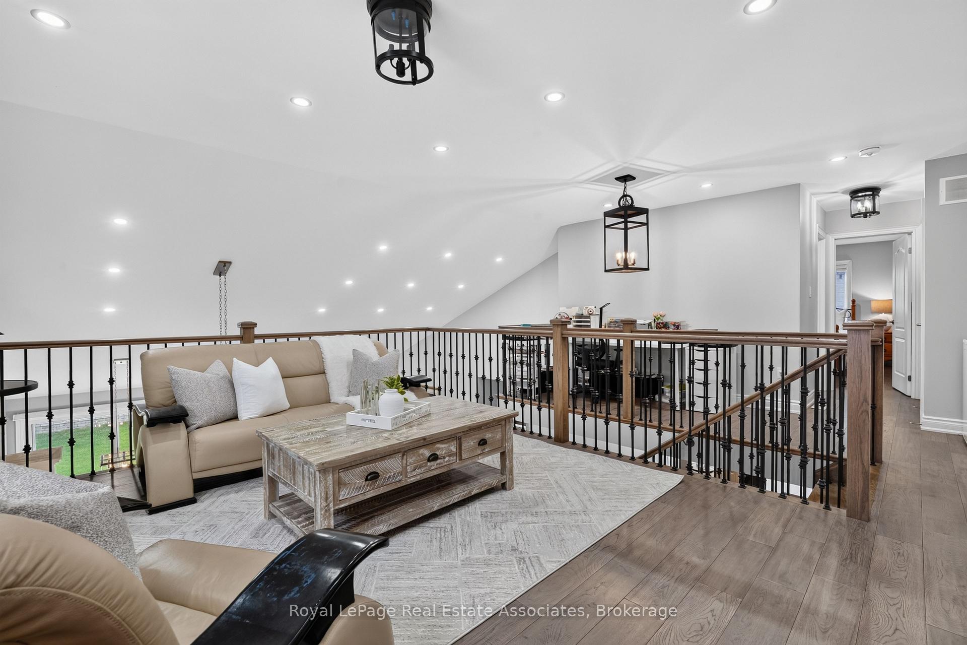 Photo 32 of 48 Harpin Way E, Centre Wellington, Fergus — HOMEH