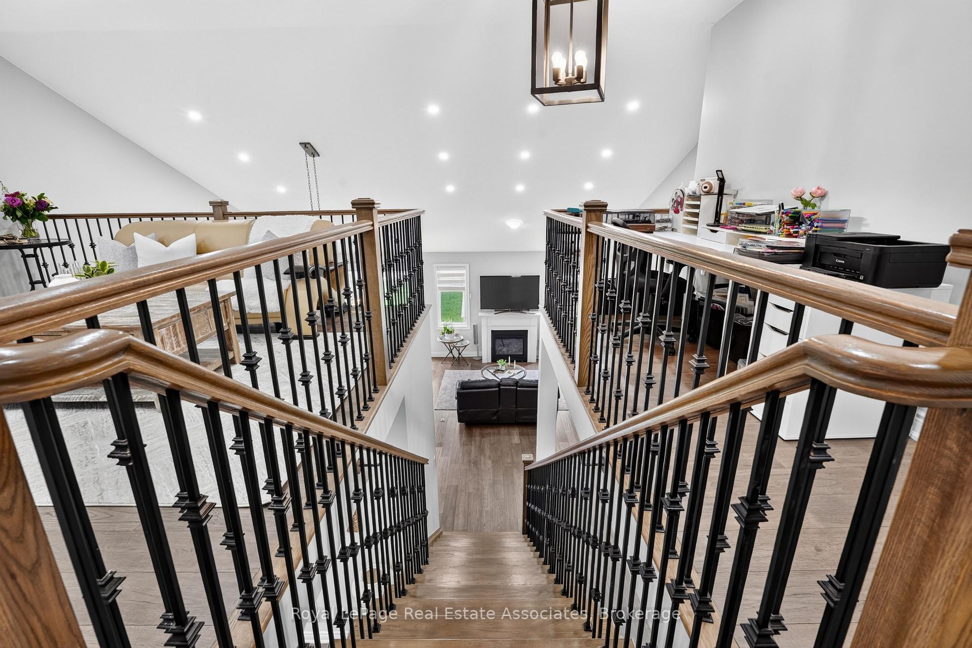 Photo 33 of 48 Harpin Way E, Centre Wellington, Fergus — HOMEH
