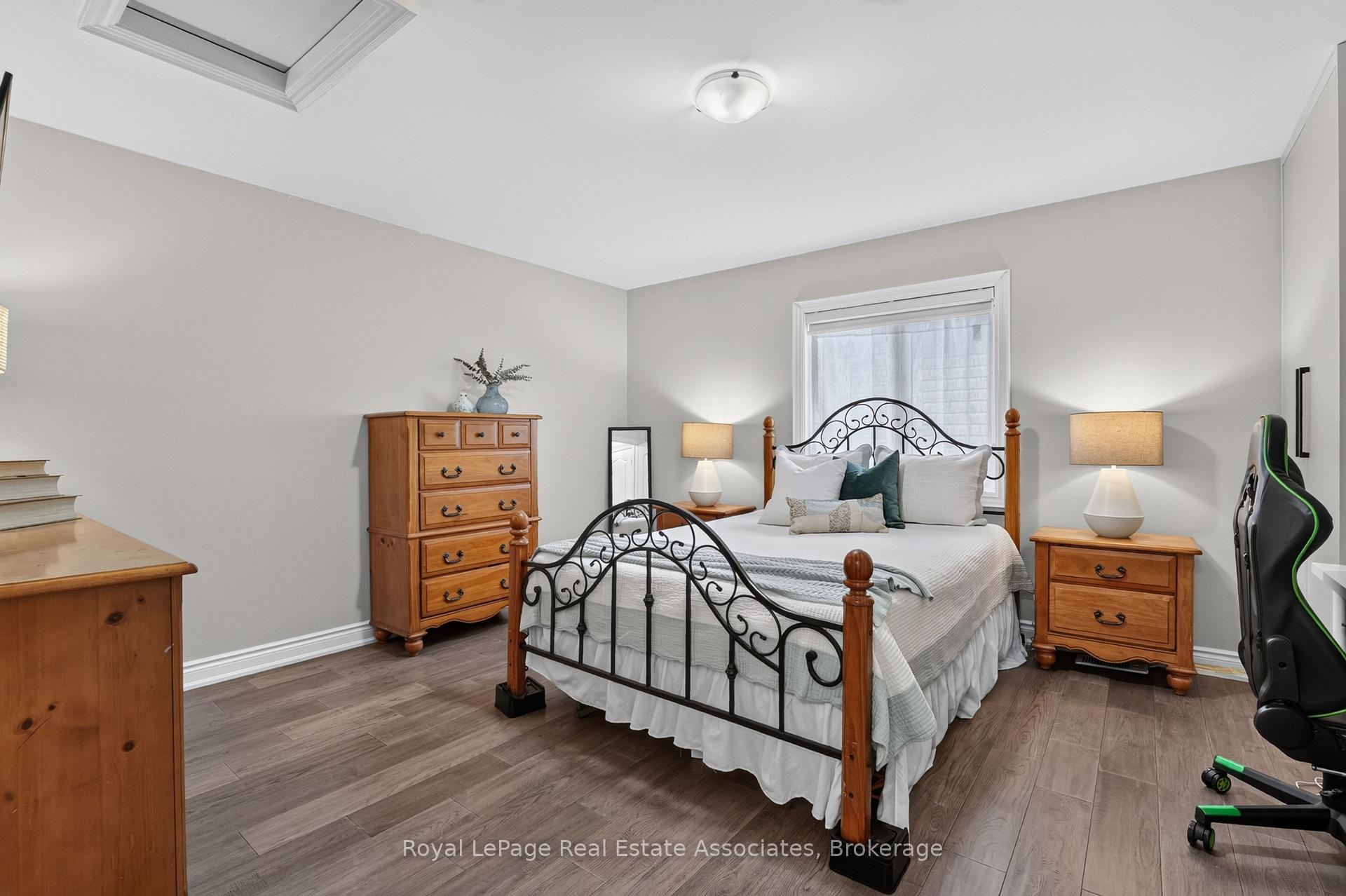 Photo 34 of 48 Harpin Way E, Centre Wellington, Fergus — HOMEH