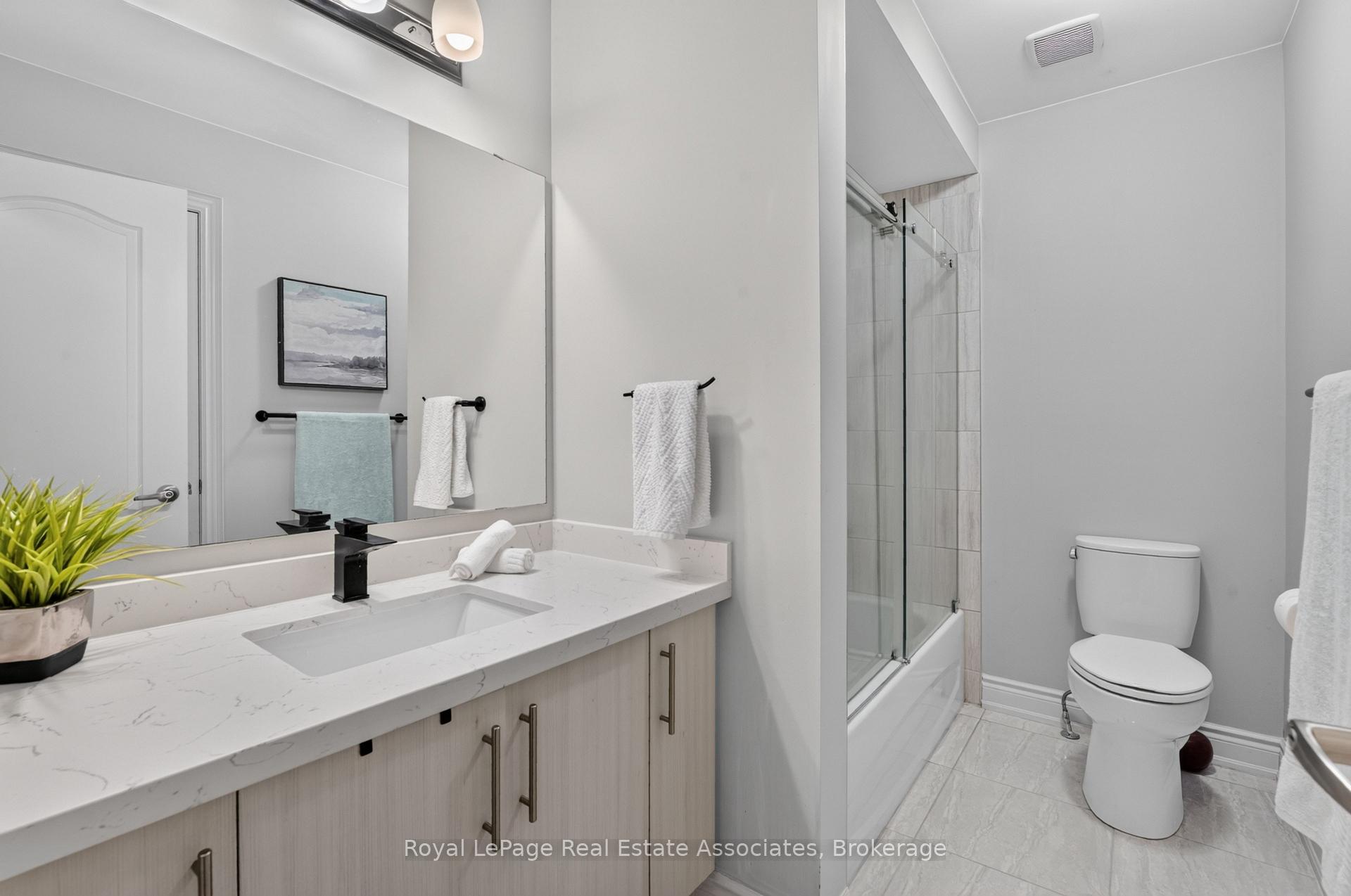 Photo 36 of 48 Harpin Way E, Centre Wellington, Fergus — HOMEH