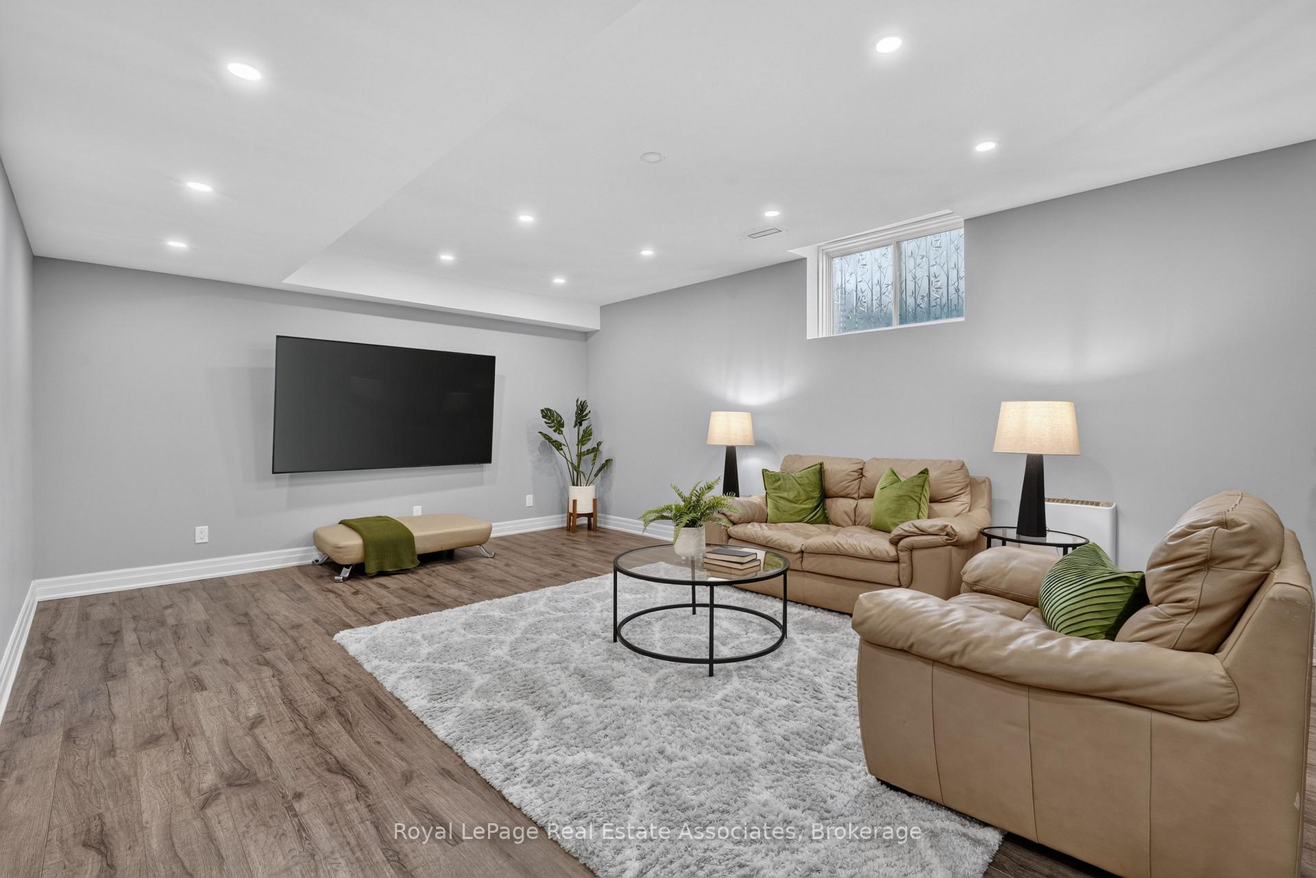 Photo 37 of 48 Harpin Way E, Centre Wellington, Fergus — HOMEH