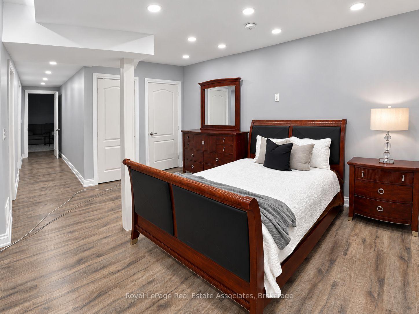Photo 39 of 48 Harpin Way E, Centre Wellington, Fergus — HOMEH