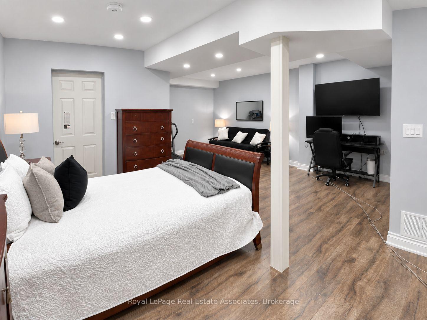Photo 40 of 48 Harpin Way E, Centre Wellington, Fergus — HOMEH