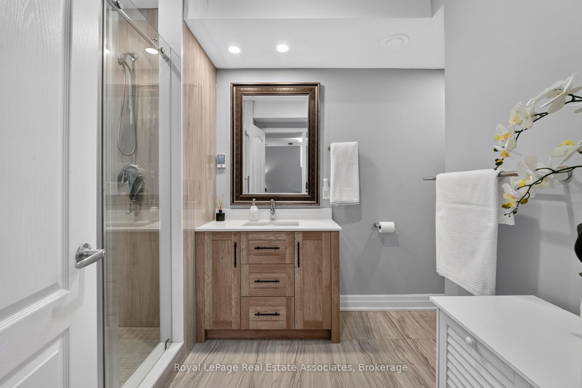 Photo 44 of 48 Harpin Way E, Centre Wellington, Fergus — HOMEH
