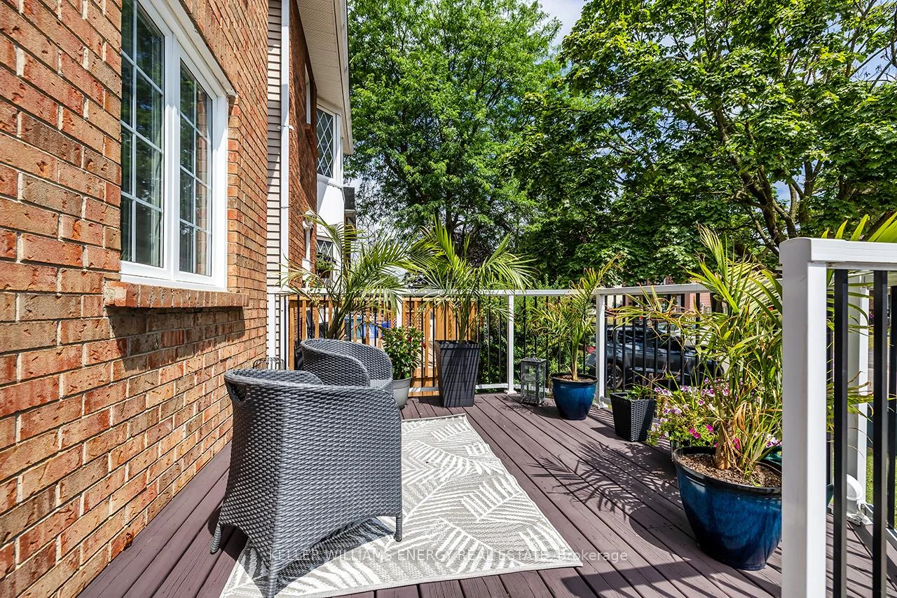 Photo 10 of 340 Pompano Court, Oshawa, Samac — HOMEH