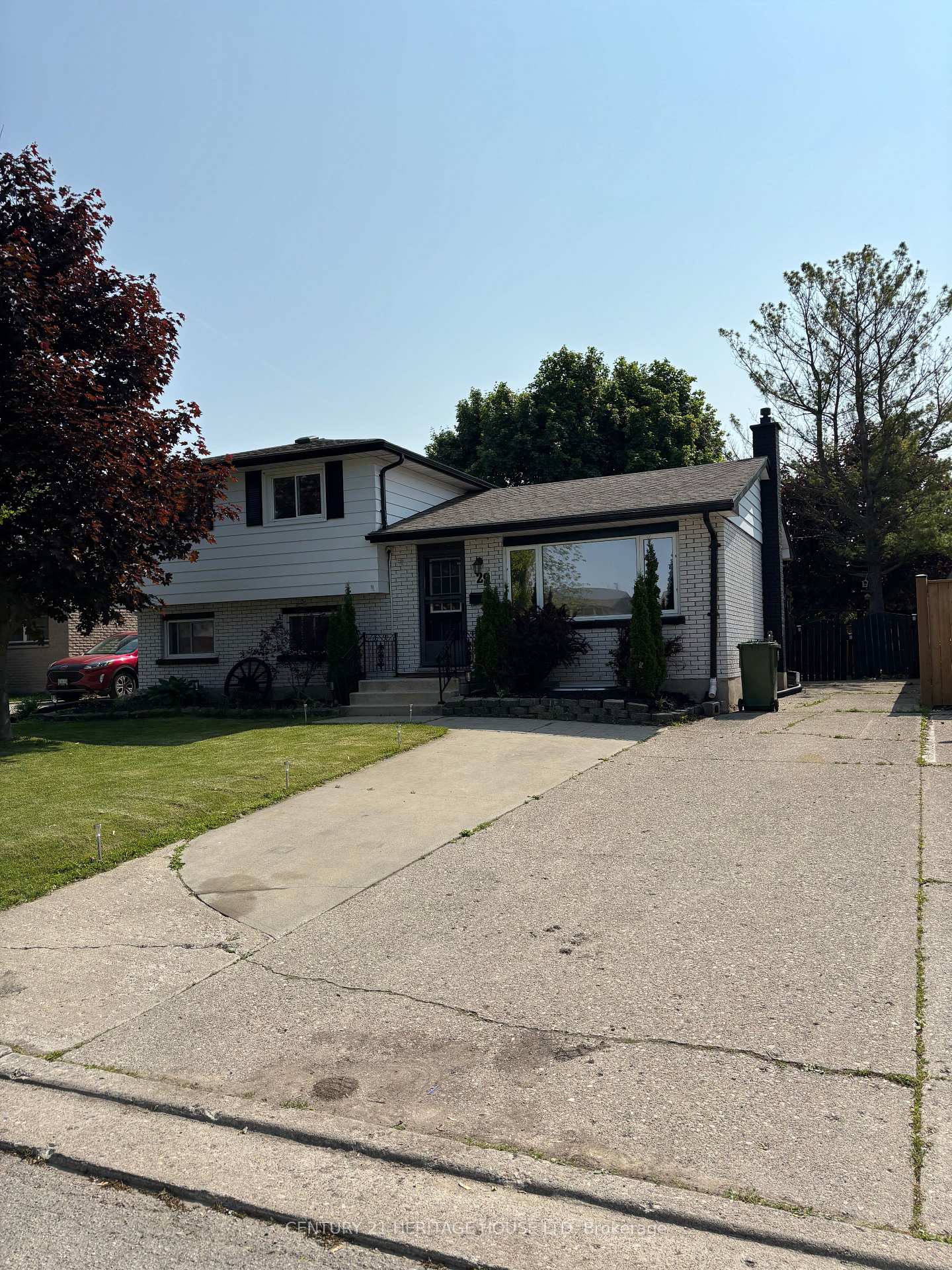 Photo of Unit Main and Upper Floor, 29 Mccully Drive