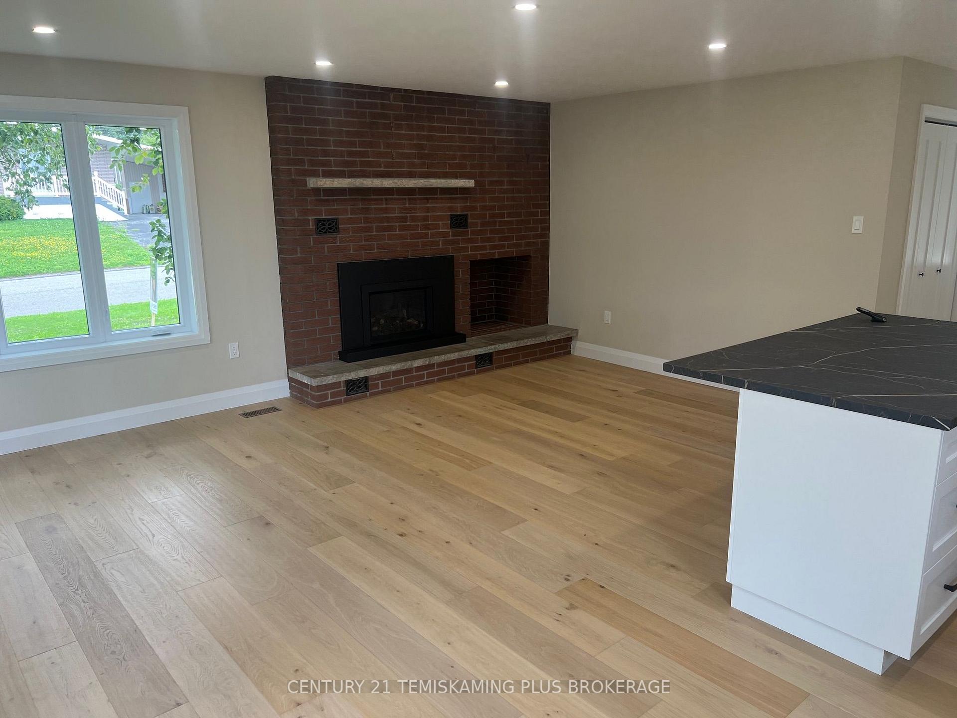 Photo 4 of 377 Joyal Drive, Temiskaming Shores, Haileybury — HOMEH