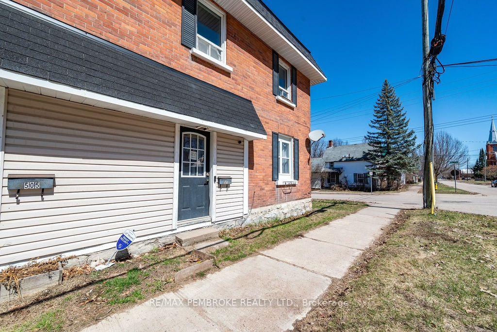 Photo 2 of 503 Miller Street, Pembroke, Pembroke — HOMEH