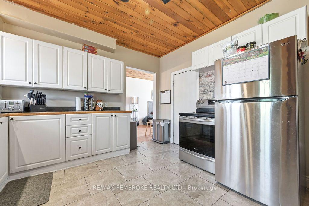 Photo 14 of 503 Miller Street, Pembroke, Pembroke — HOMEH