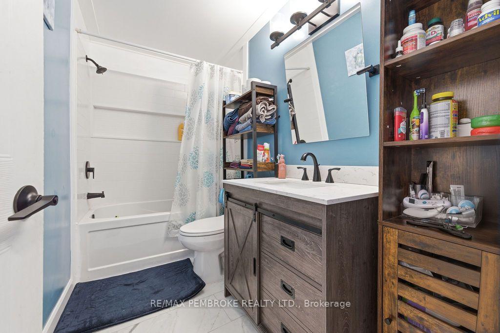 Photo 16 of 503 Miller Street, Pembroke, Pembroke — HOMEH