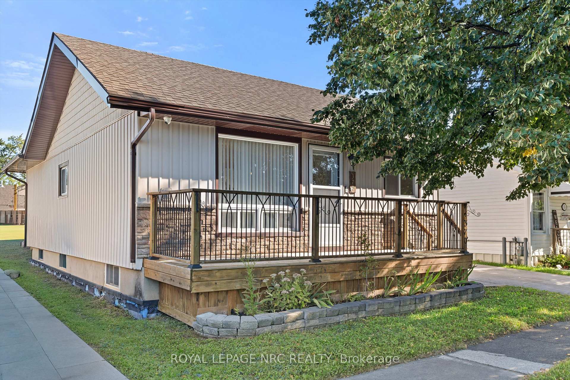 Photo 2 of 370 Dieppe Street, Welland, Lincoln/Crowland — HOMEH