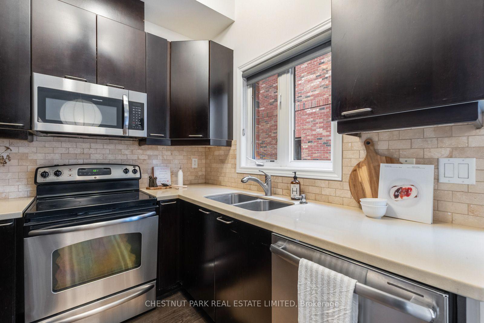 Photo 11 of 1437 Queen Street E, Toronto, Greenwood-Coxwell — HOMEH