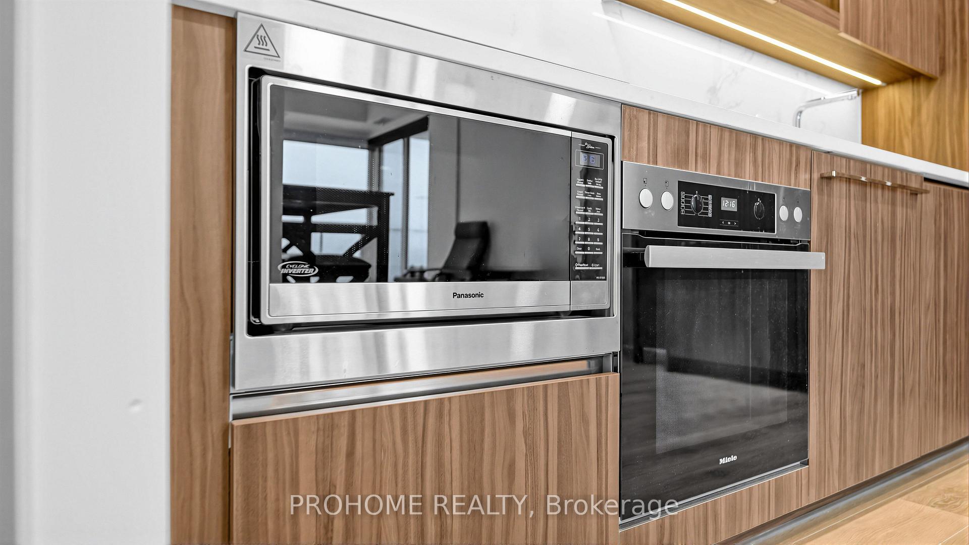 Photo 9 of Unit 1006, 27 McMahon Drive, North York, Bayview Village — HOMEH