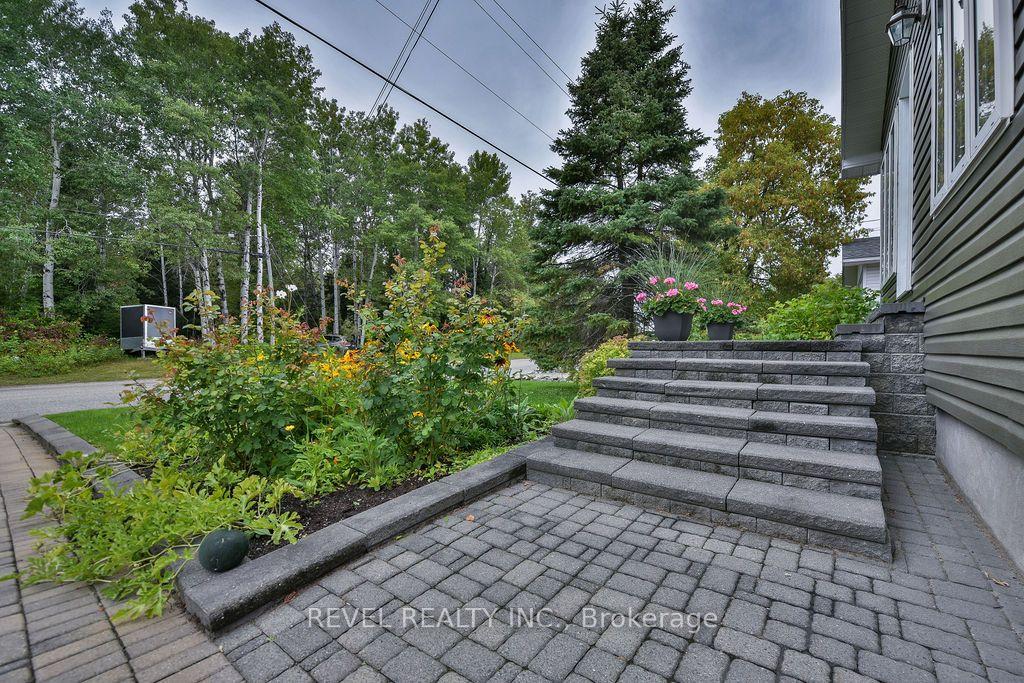Photo 5 of 622 Norman Street, Timmins, MTJ - Main Area — HOMEH