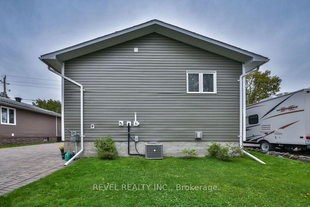 Photo 11 of 622 Norman Street, Timmins, MTJ - Main Area — HOMEH