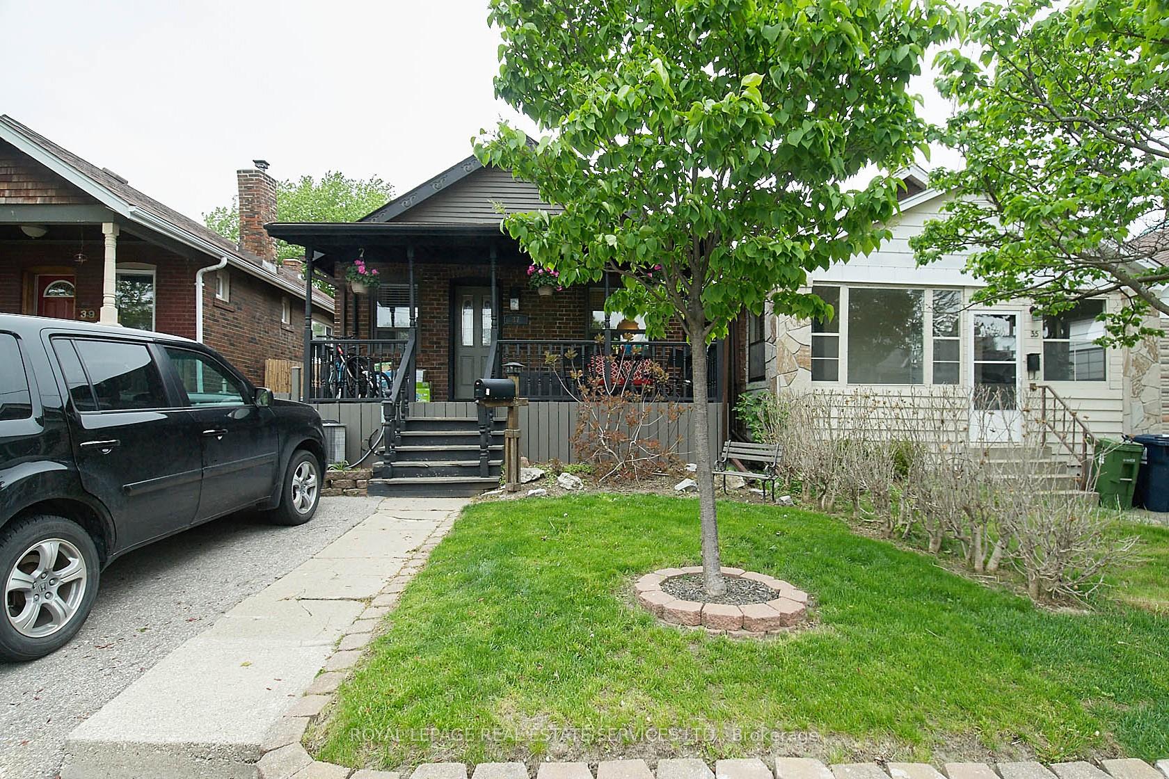 Photo 2 of 37 Seventeenth Street, Etobicoke, New Toronto — HOMEH