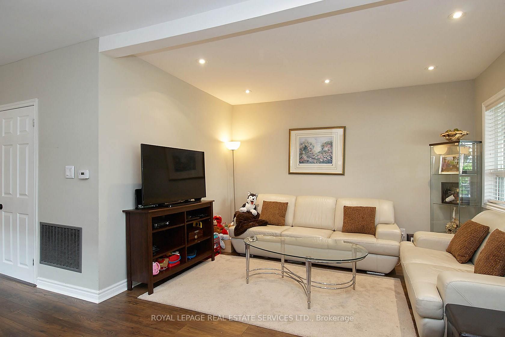 Photo 12 of 37 Seventeenth Street, Etobicoke, New Toronto — HOMEH
