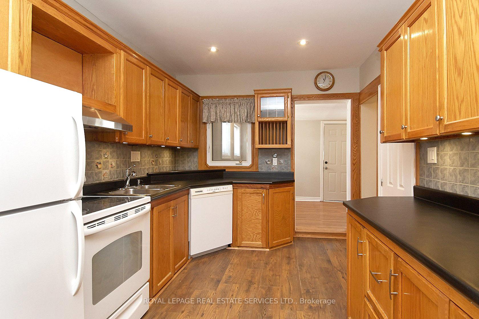 Photo 22 of 37 Seventeenth Street, Etobicoke, New Toronto — HOMEH