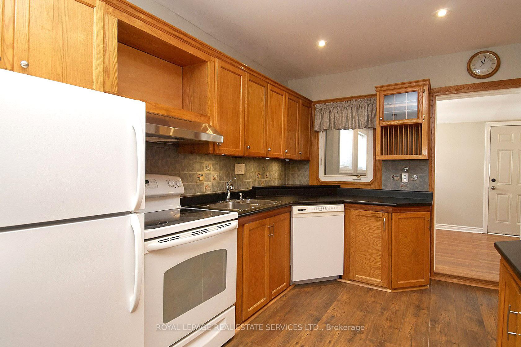 Photo 24 of 37 Seventeenth Street, Etobicoke, New Toronto — HOMEH