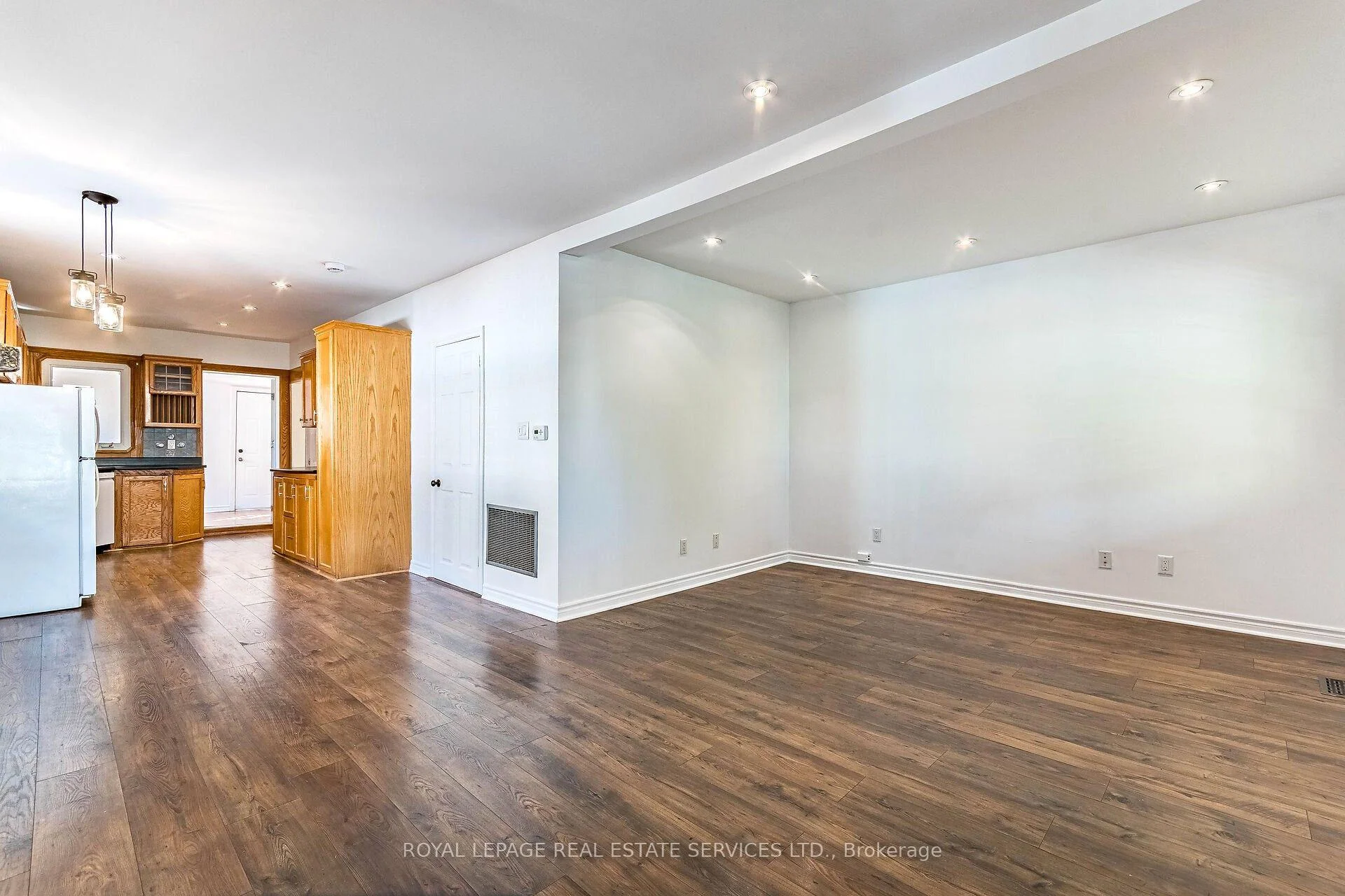 Photo 15 of 37 Seventeenth Street, Etobicoke, New Toronto — HOMEH