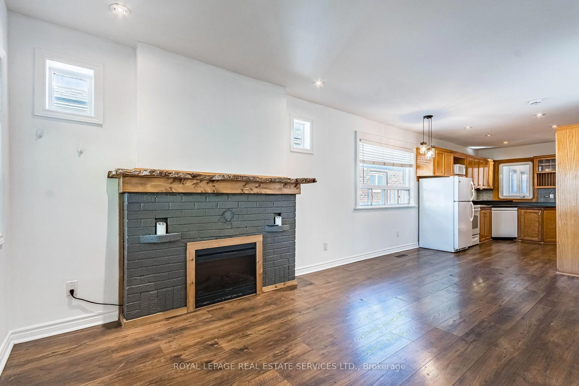 Photo 27 of 37 Seventeenth Street, Etobicoke, New Toronto — HOMEH