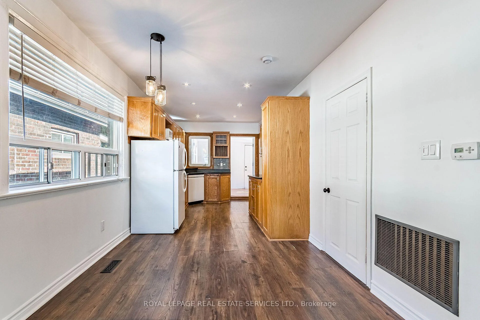 Photo 31 of 37 Seventeenth Street, Etobicoke, New Toronto — HOMEH