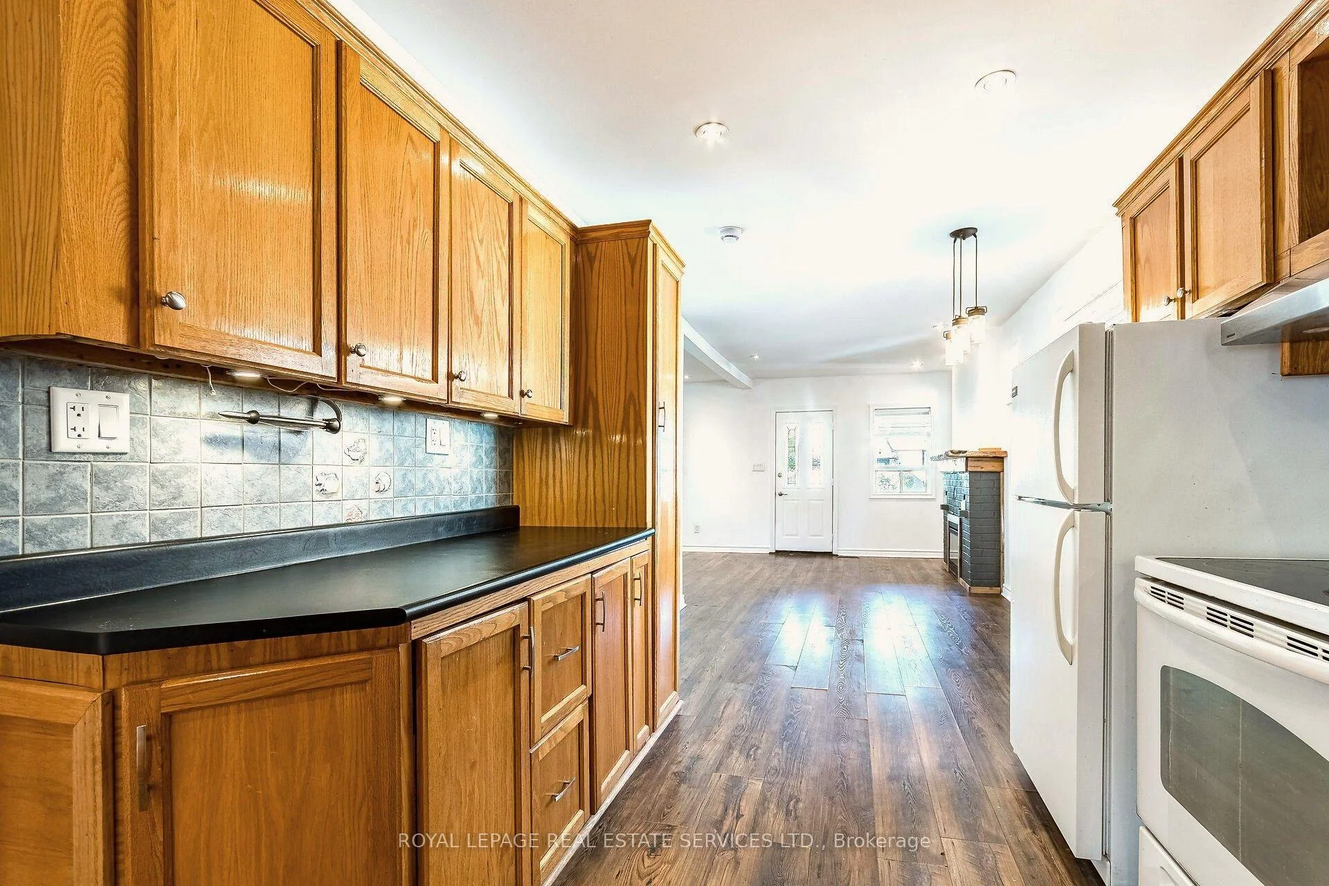 Photo 39 of 37 Seventeenth Street, Etobicoke, New Toronto — HOMEH