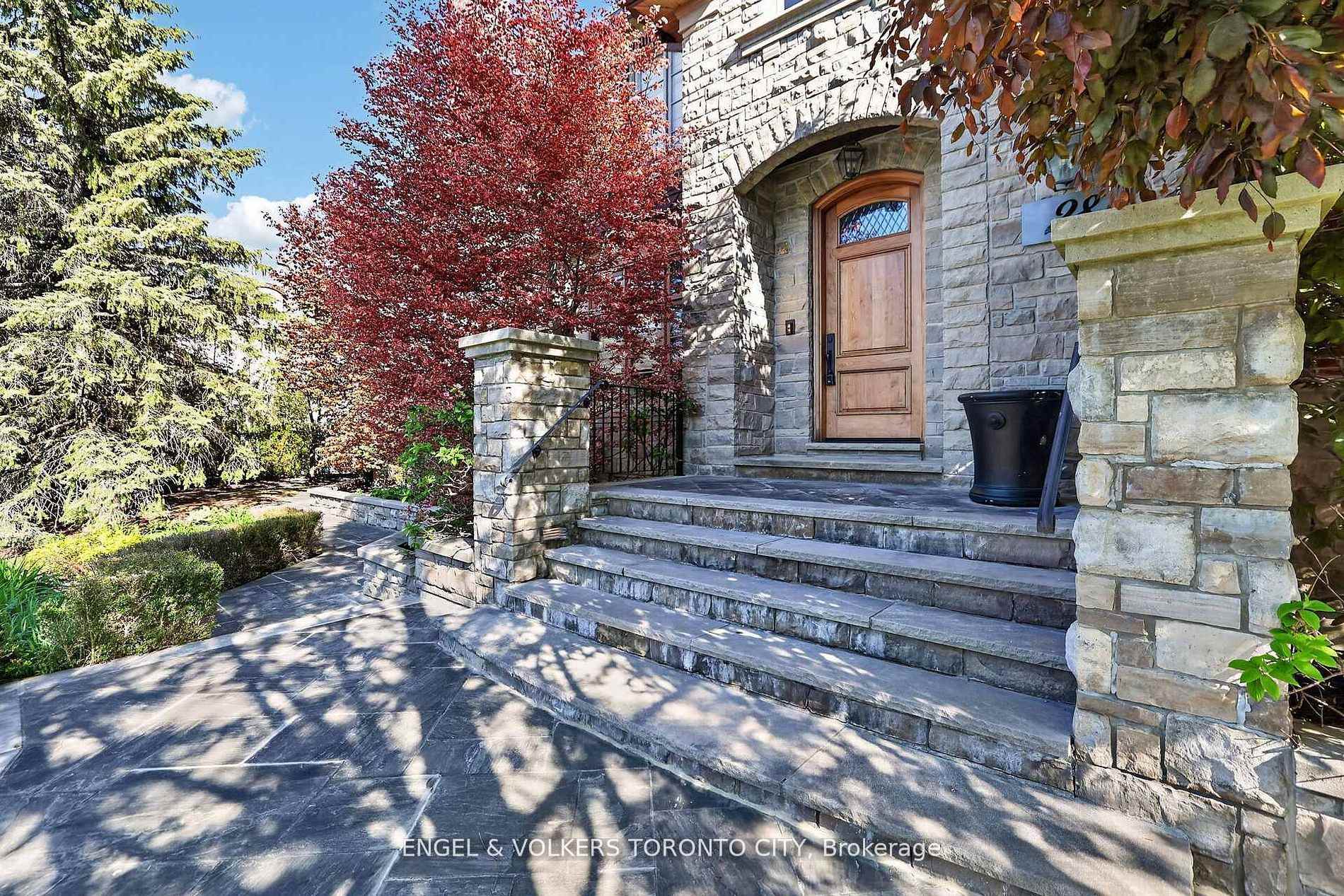 Photo 4 of 28 Long Hill Drive, Richmond Hill, Jefferson — HOMEH
