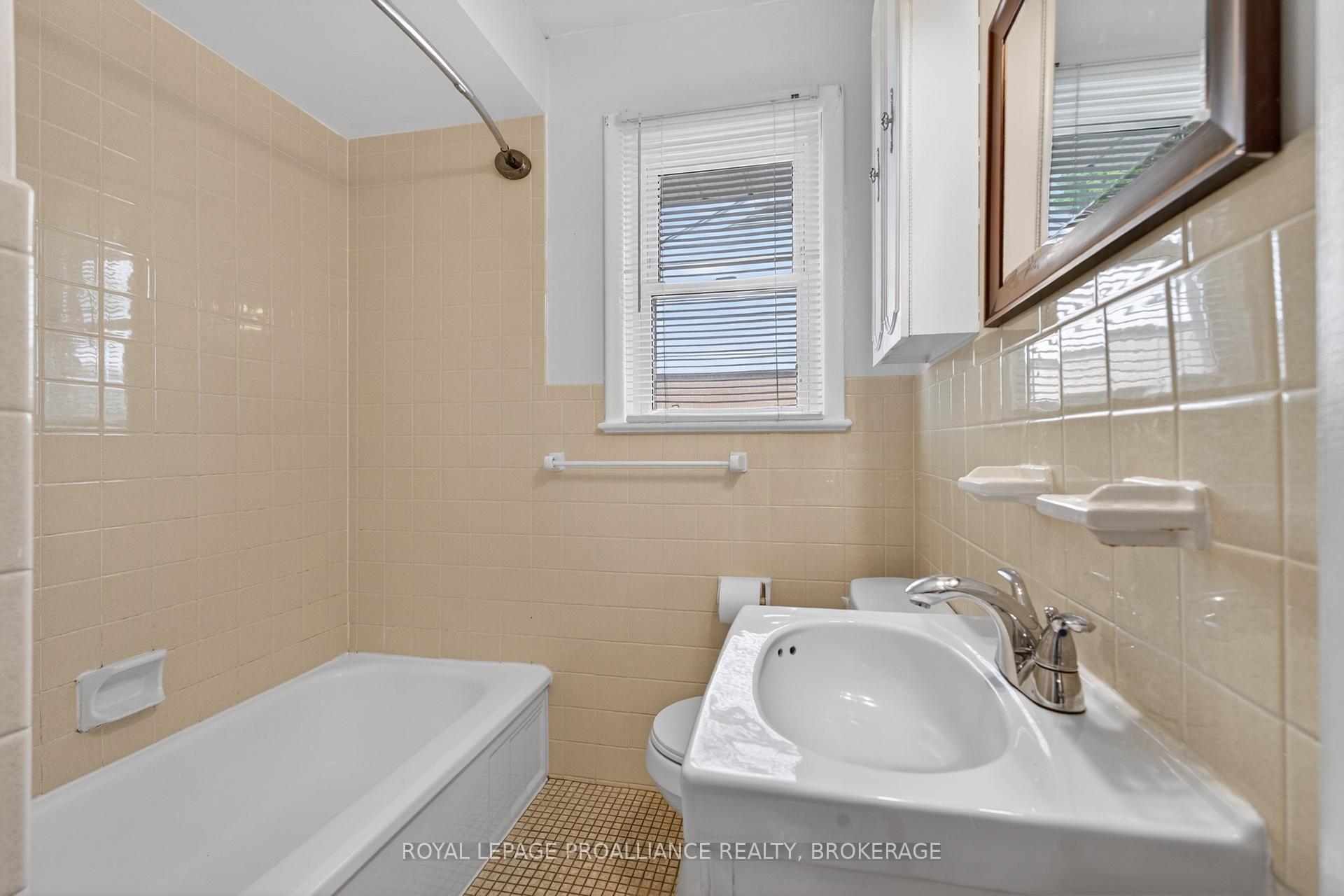 Photo 17 of 32 Lennox Street, Kingston, City SouthWest — HOMEH
