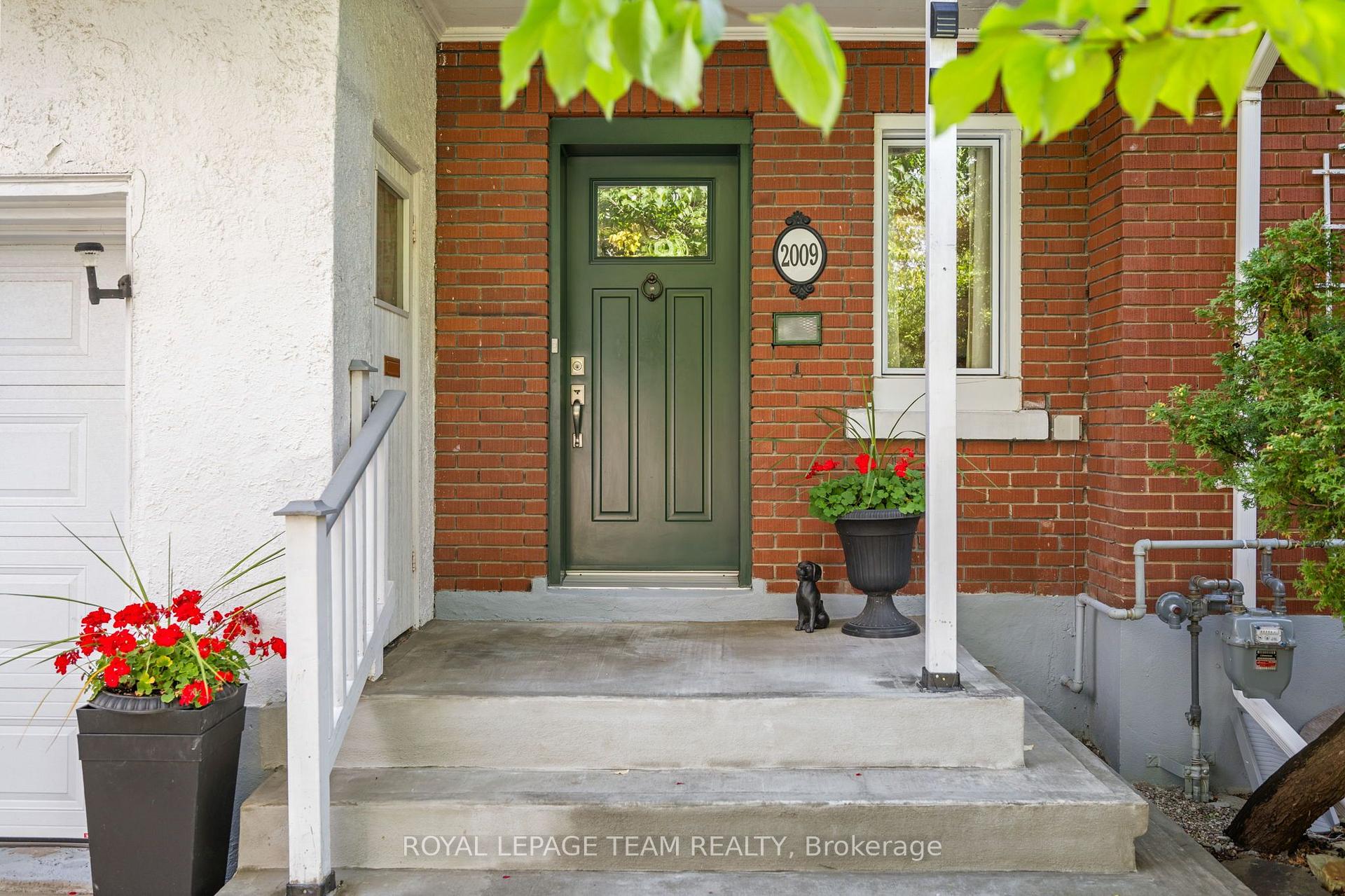 Photo 2 of 2009 Alta Vista Drive, Ottawa, Alta Vista/Faircrest Heights — HOMEH